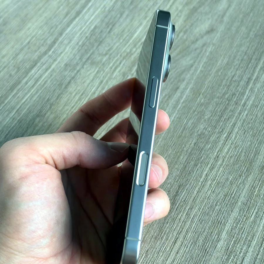 iPhone 16 Pro 128GB Natural Titanium, батарея 90%