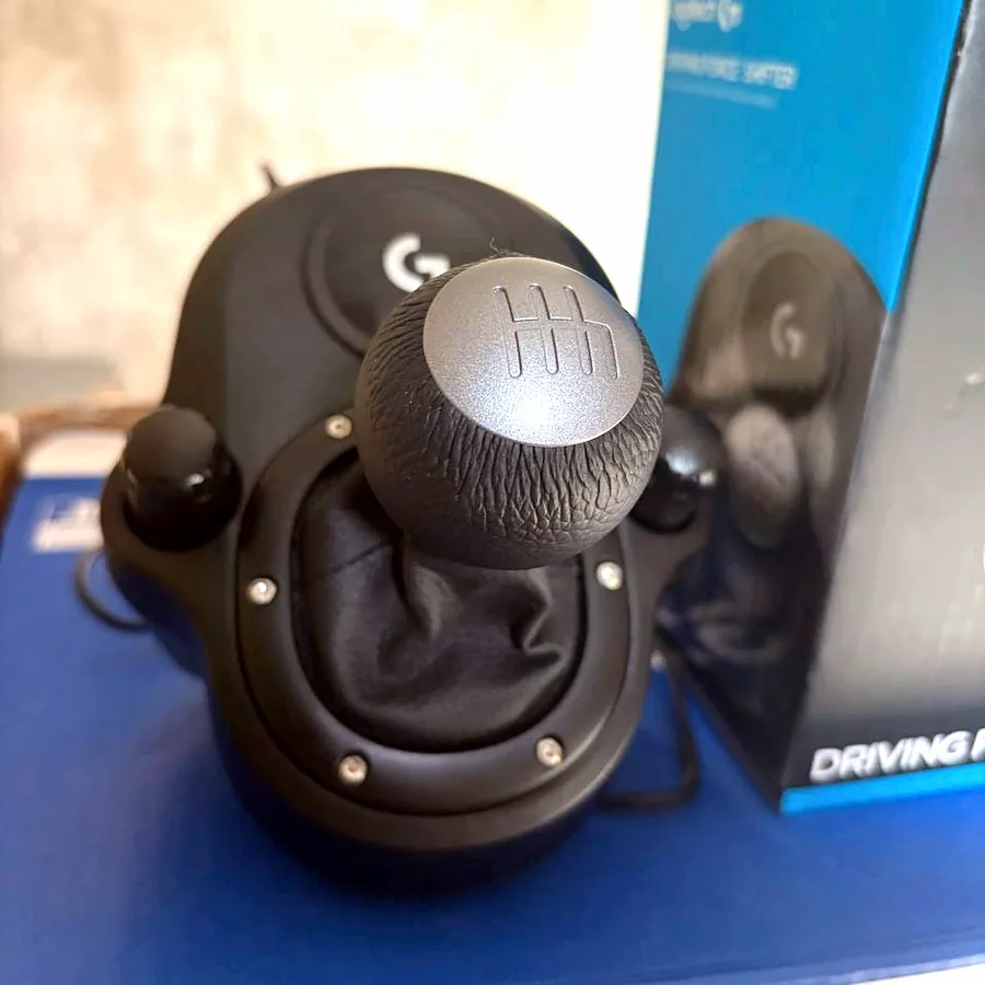 Logitech G29 с коробкой передач Driving Force Shifter