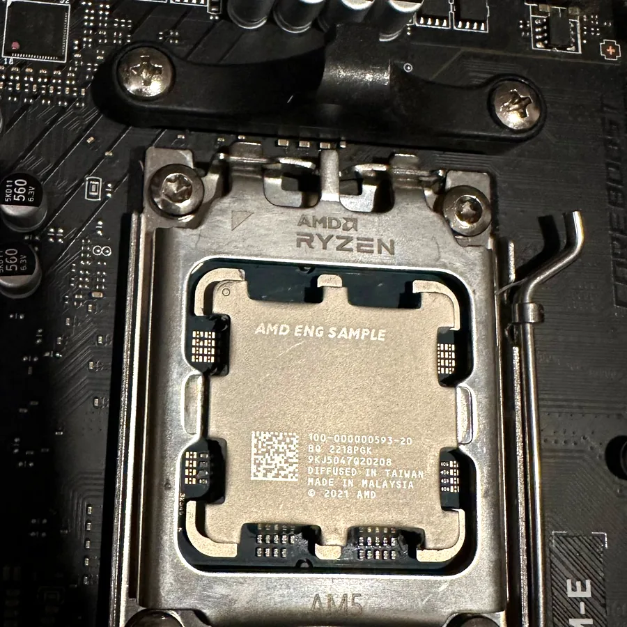 Комплектующие ПК и планка DDR4 8 ГБ