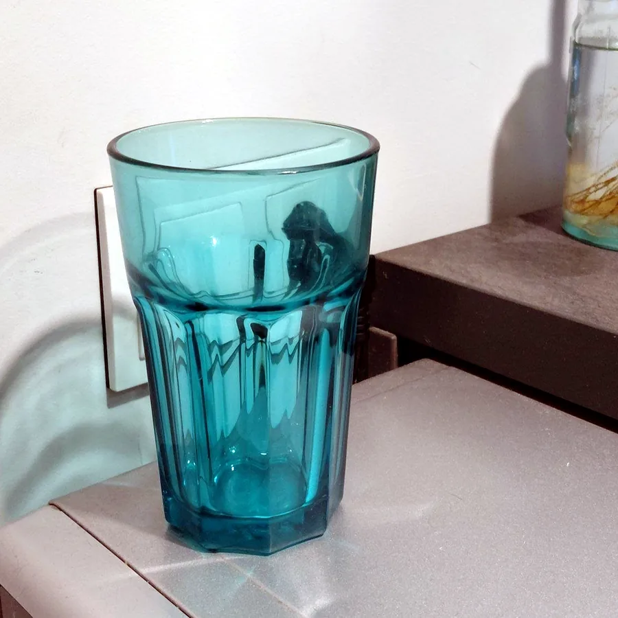 Посуда, 200 драм за предмет