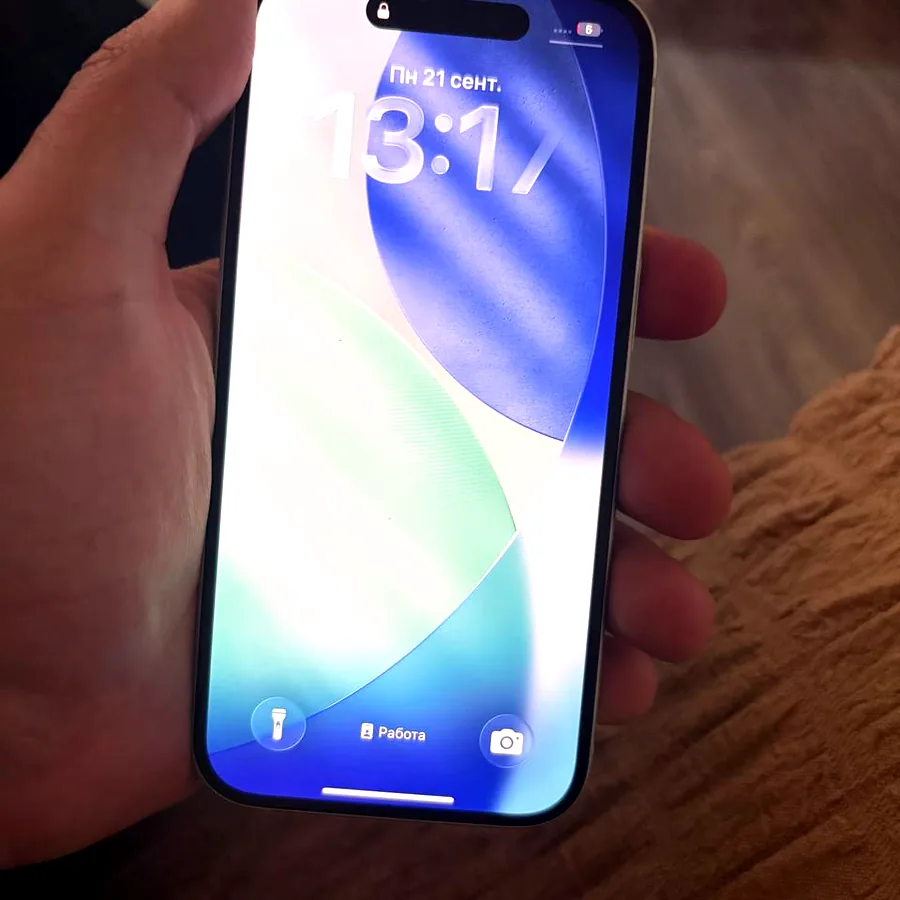 iPhone 15 128GB зелёный, идеальное состояние