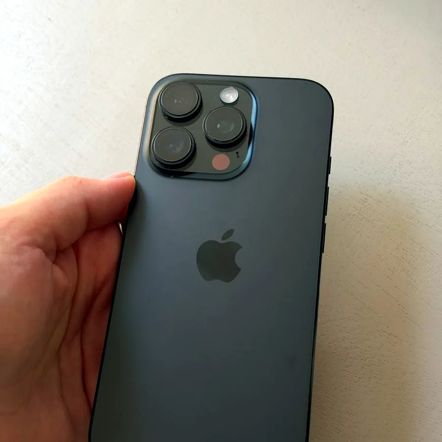 iPhone 16 Pro, 256 GB, микроцарапина
