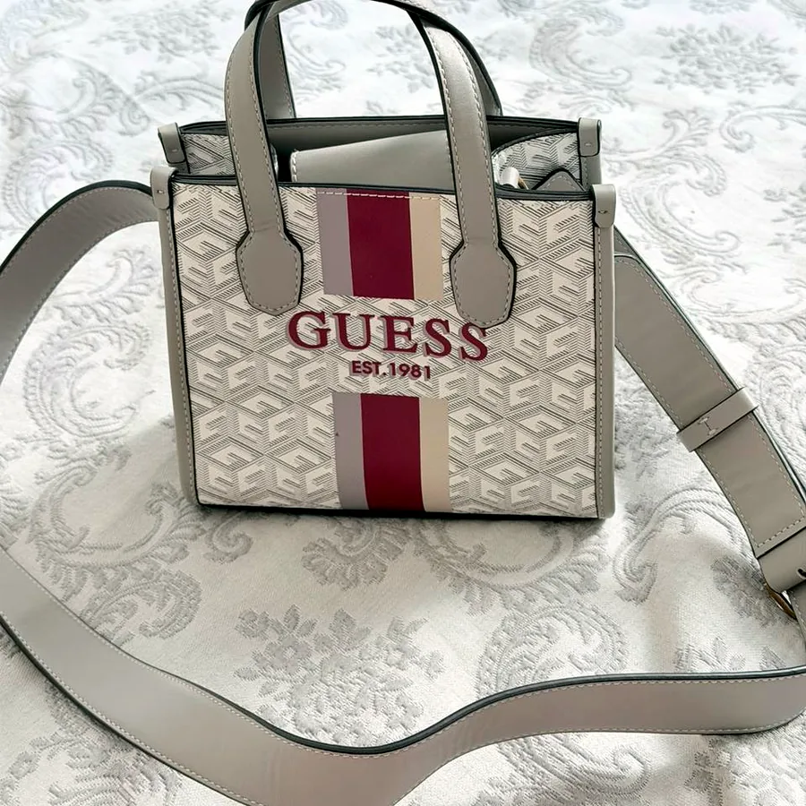 Три сумки Guess, отличное состояние