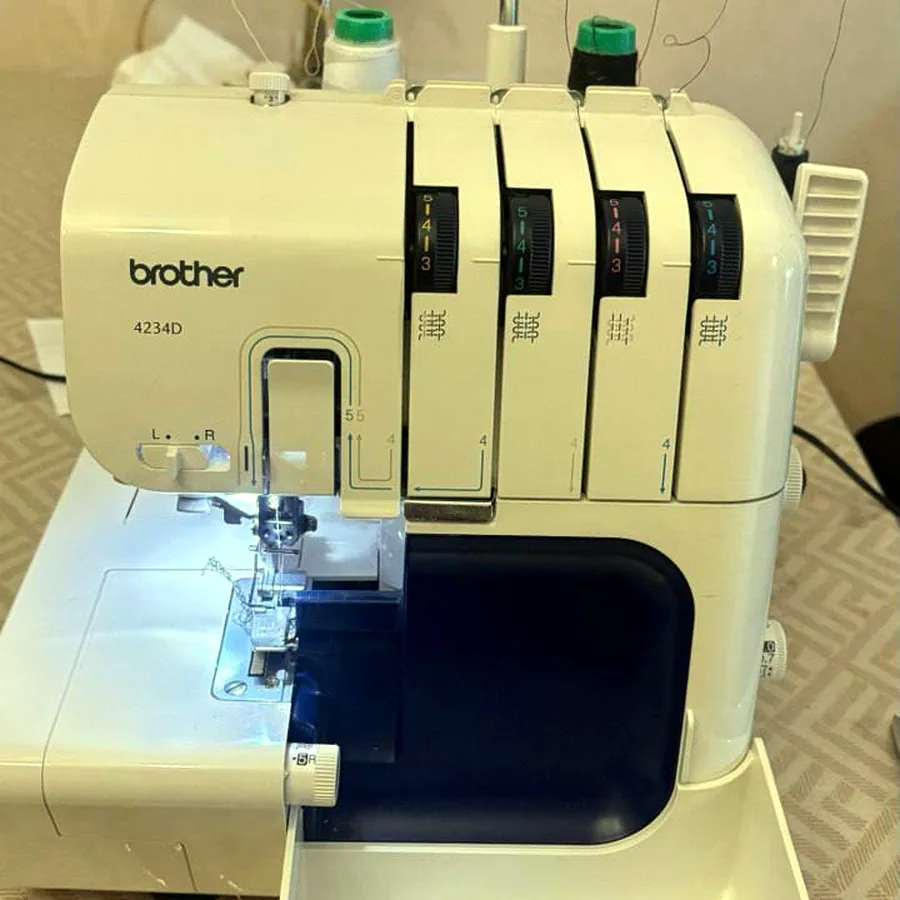 Оверлок Brother 4234D, 4-ниточный