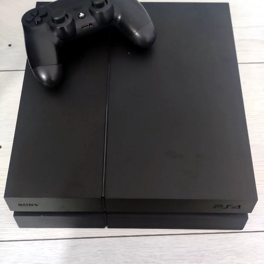 PlayStation 4 Fat 1TB с 3 играми