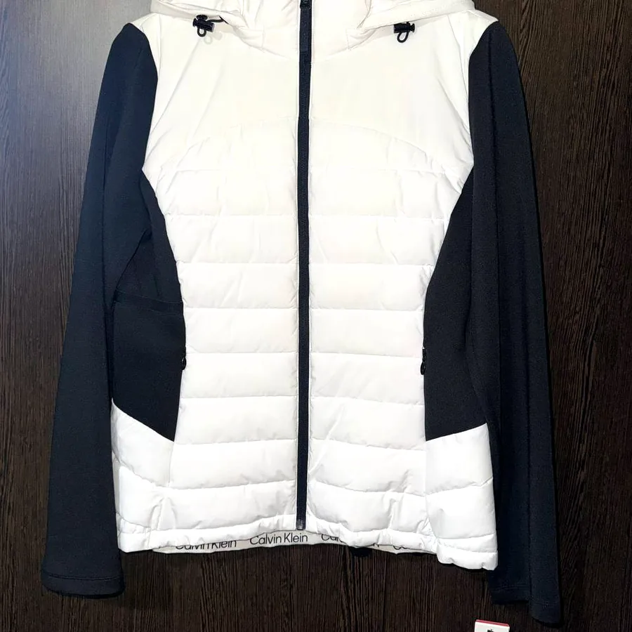 Куртка Calvin Klein, размер M, новая
