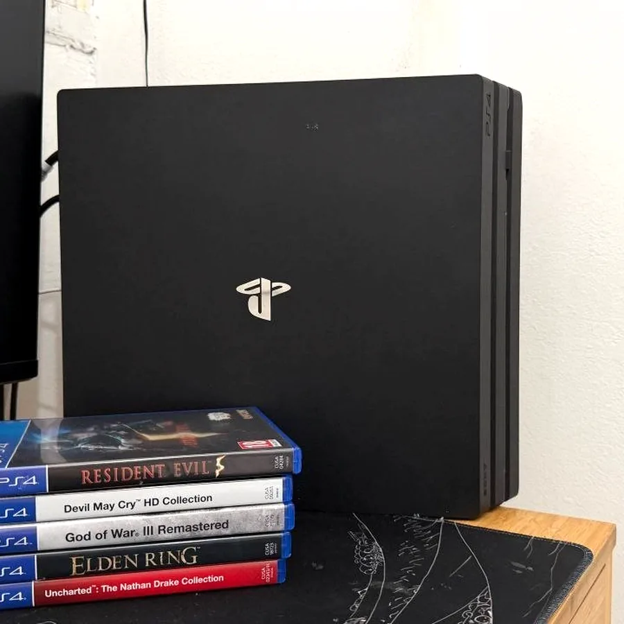 PlayStation 4 Pro с 6 играми
