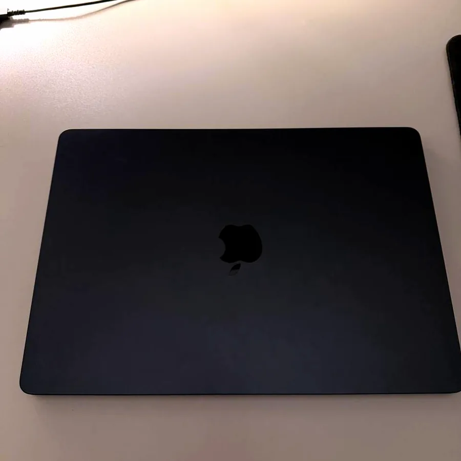 MacBook Air 15 M4, 16/256GB, идеальное состояние