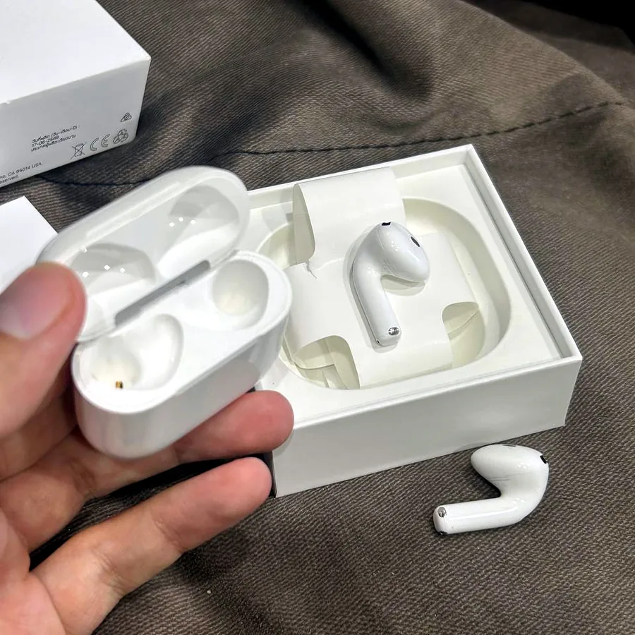 Apple AirPods 4 с активным шумодавом, отличное состояние