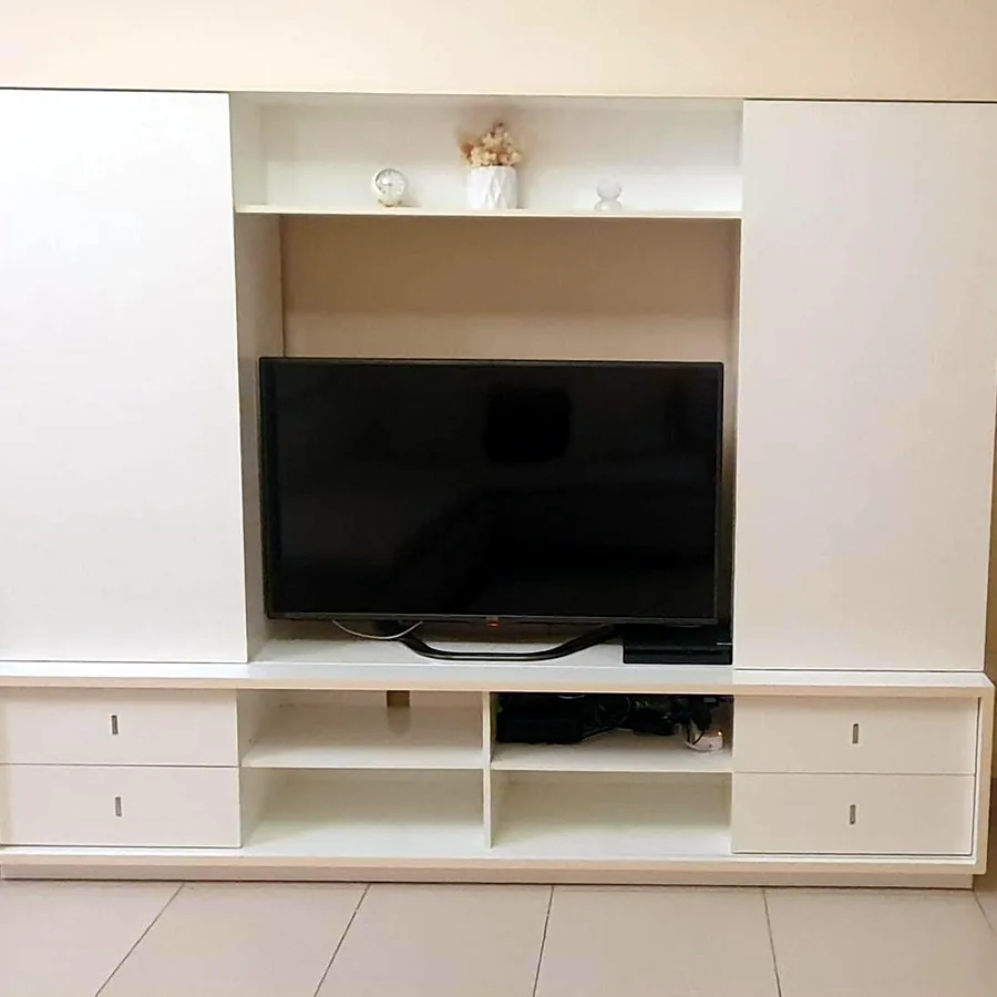 Белый шкаф-стенка для ТВ, 2,5х2 м