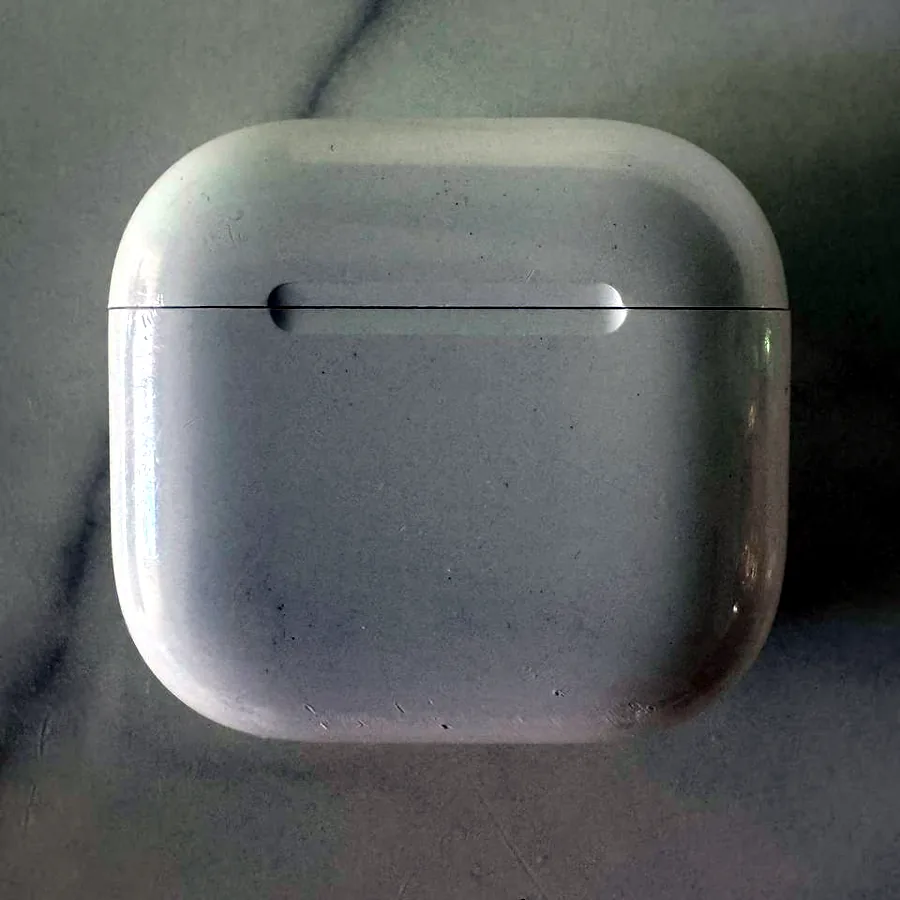 AirPods 4 с активным шумоподавлением