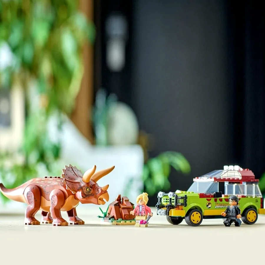 LEGO Jurassic Park Triceratops Research 76959