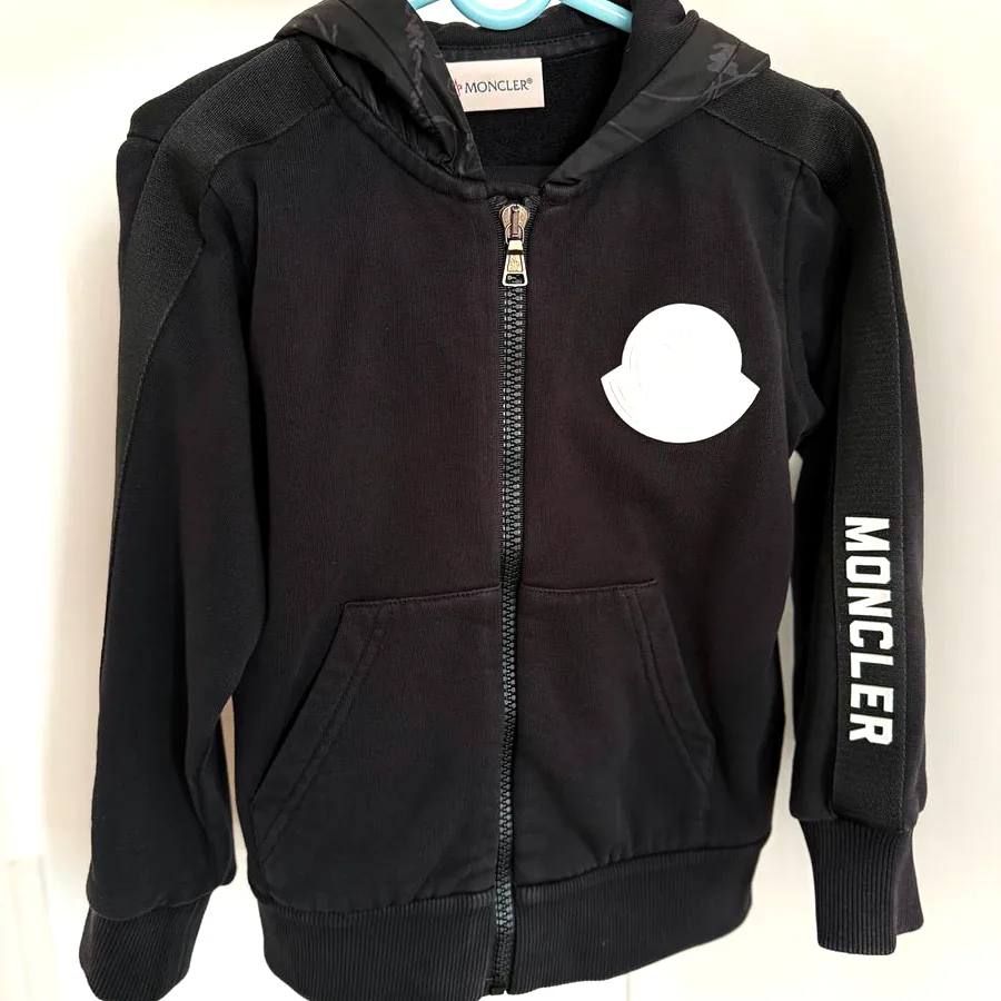 Костюм Moncler на 5 лет