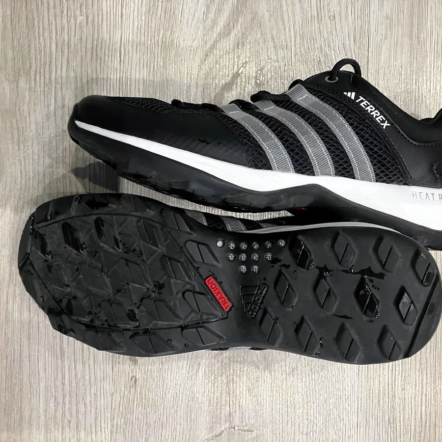 Кроссовки Adidas Terex, размер 40.5, почти новые