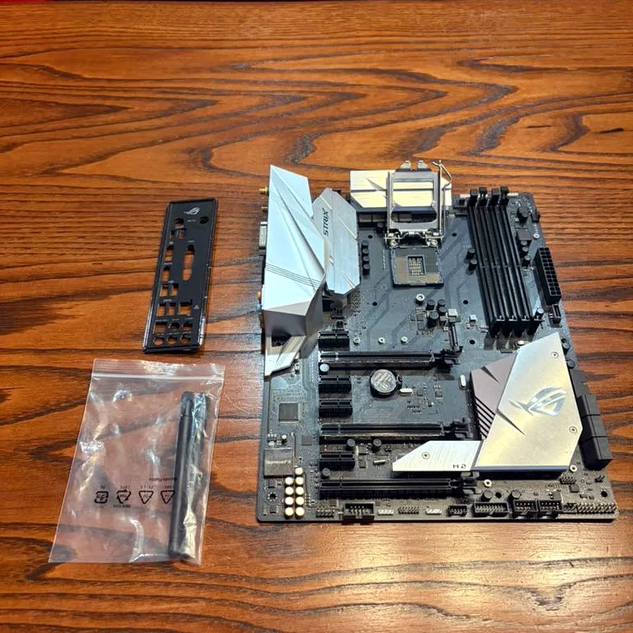 Материнская плата ASUS ROG Strix Z370-E Gaming, частично неисправна