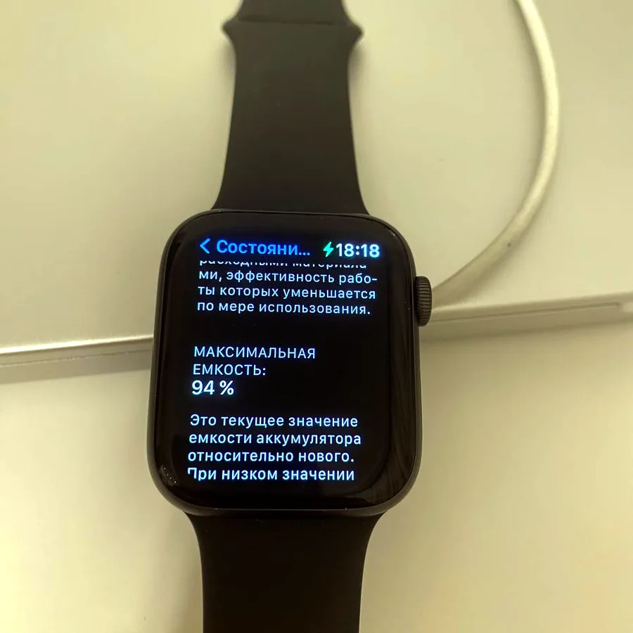 Apple Watch Series 4, 44 мм, чёрные