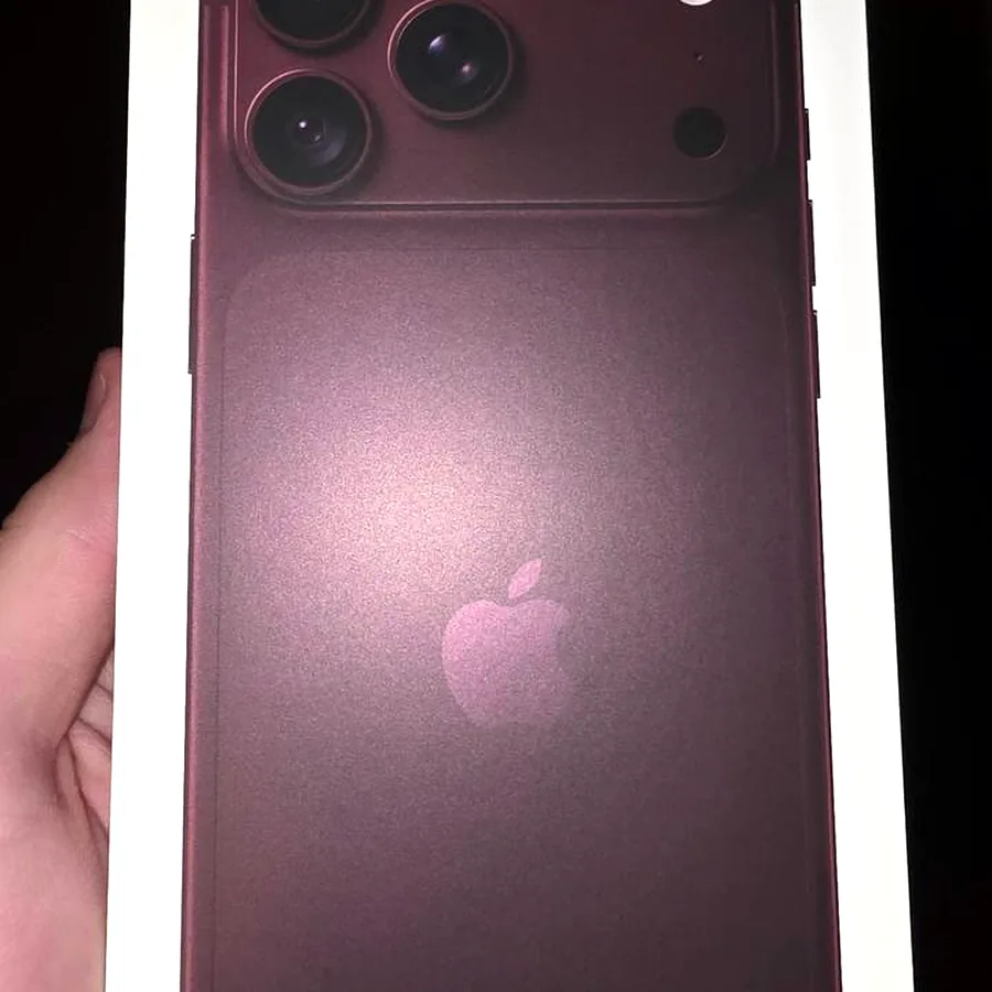 iPhone 18 Pro Max Burgundy, 256 GB, новый