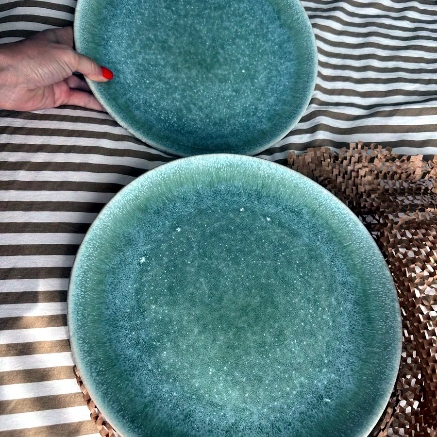 Три тарелки West Elm, фарфор
