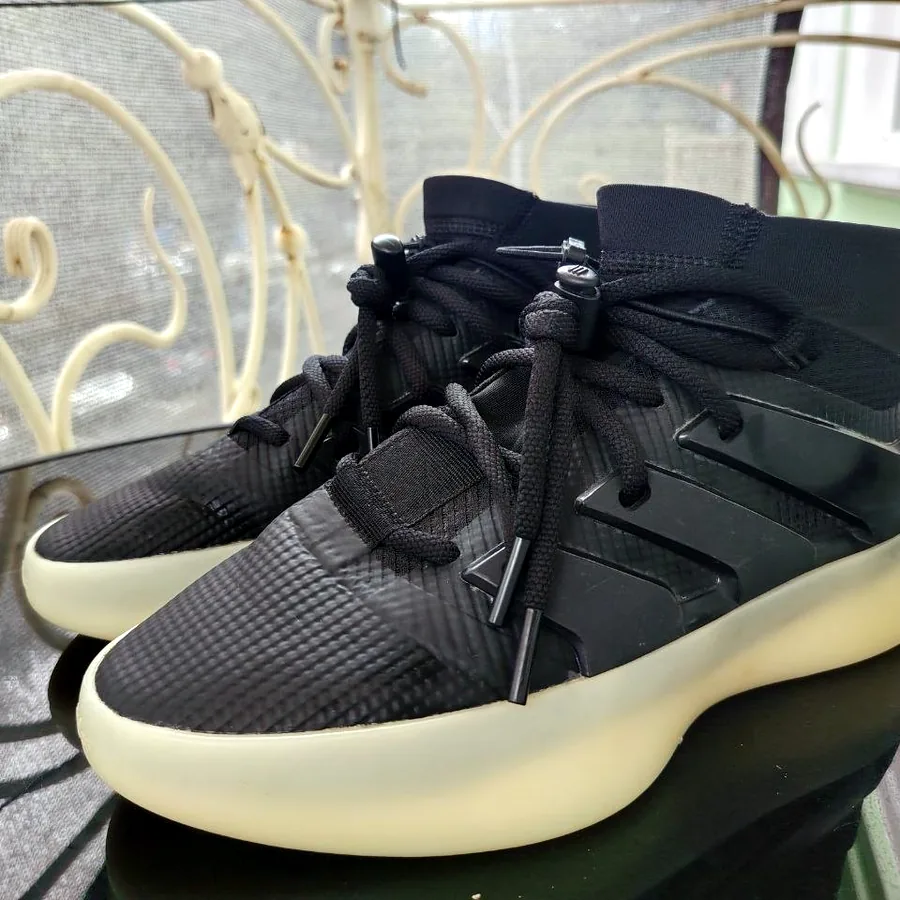 Кроссовки Adidas Fear of God, размер 42.5