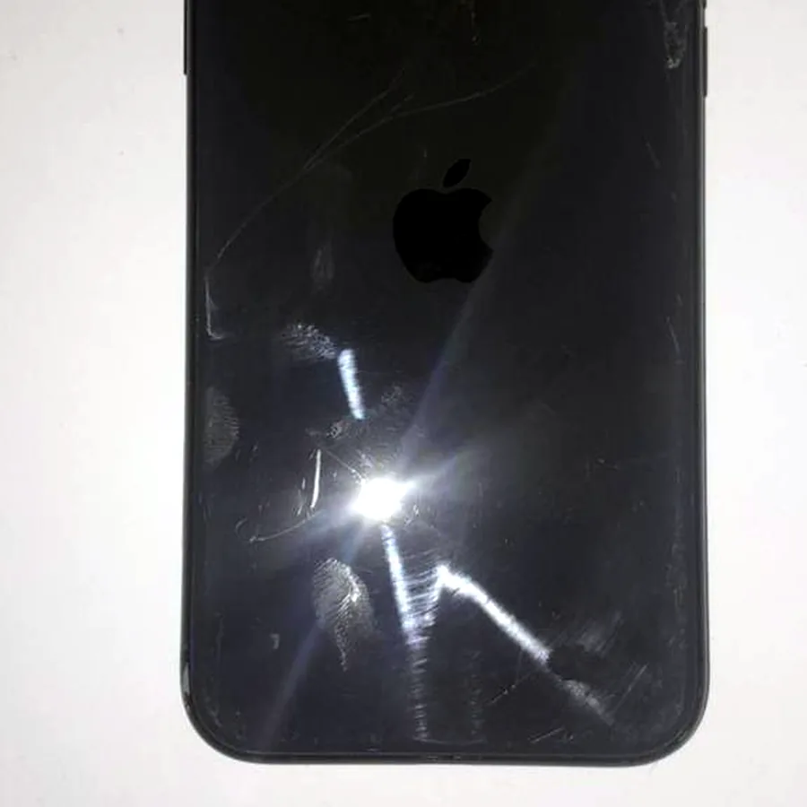 iPhone 11, 128 ГБ, задняя панель разбита