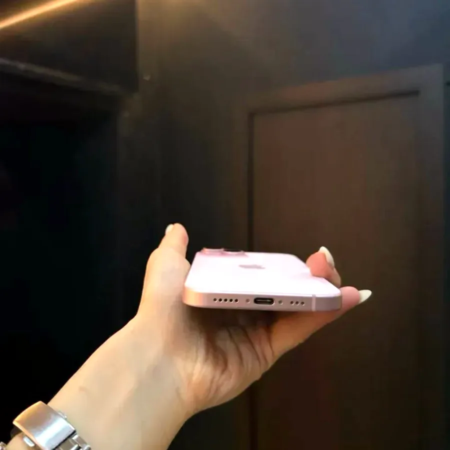 iPhone 15, 256GB, 87% батареи, eSim