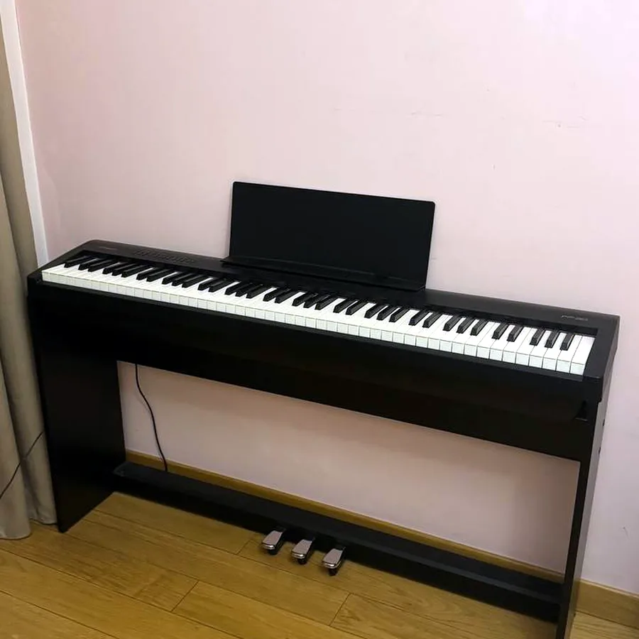 Roland FP30X цифровое фортепиано с подставкой