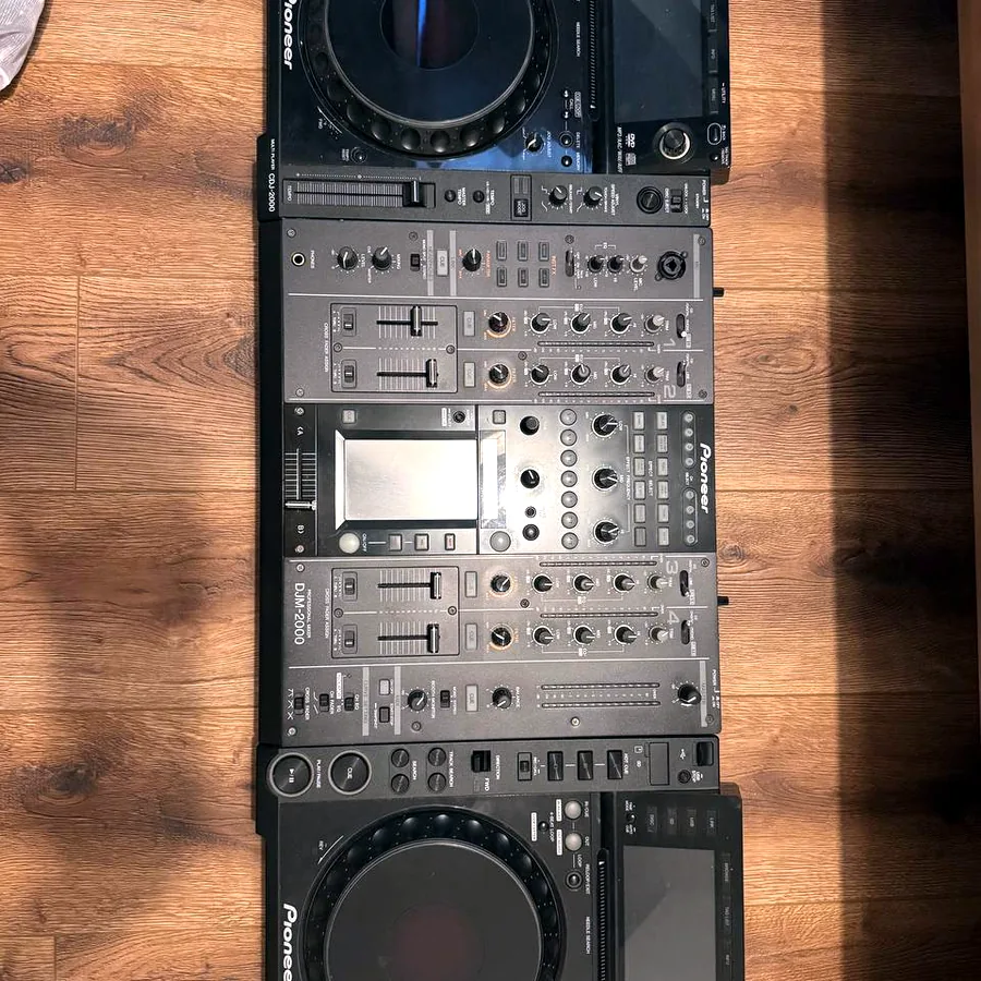 DJ-комплект Pioneer: 2× CDJ-2000 + DJM-2000