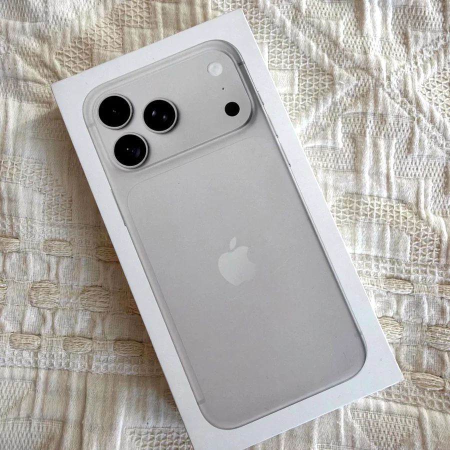 iPhone 18 Pro Max 256GB Silver, запакованный