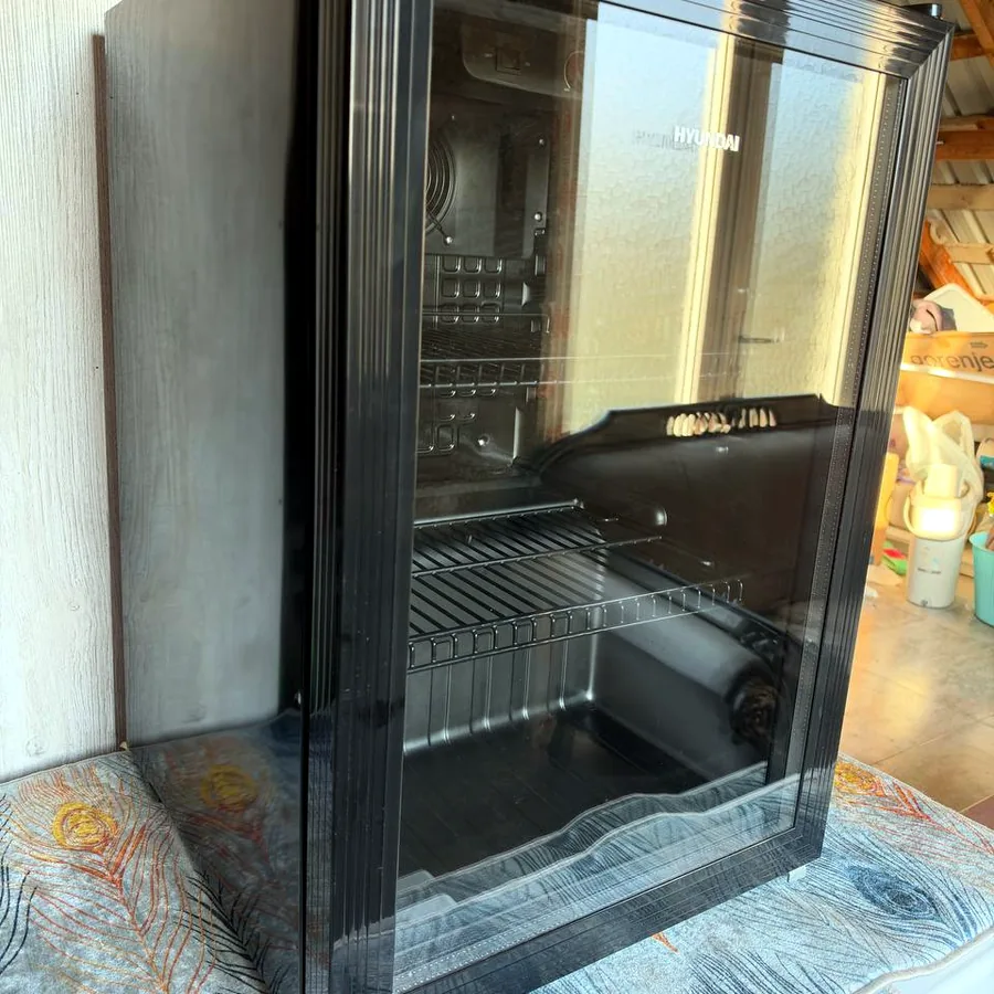 Мини-холодильник Hyundai RHSW70B, новый