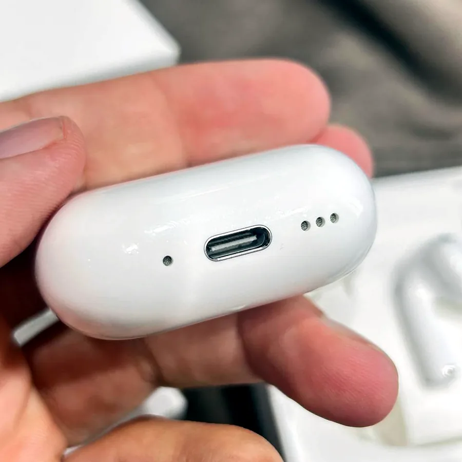 Apple AirPods 4 с активным шумодавом, отличное состояние