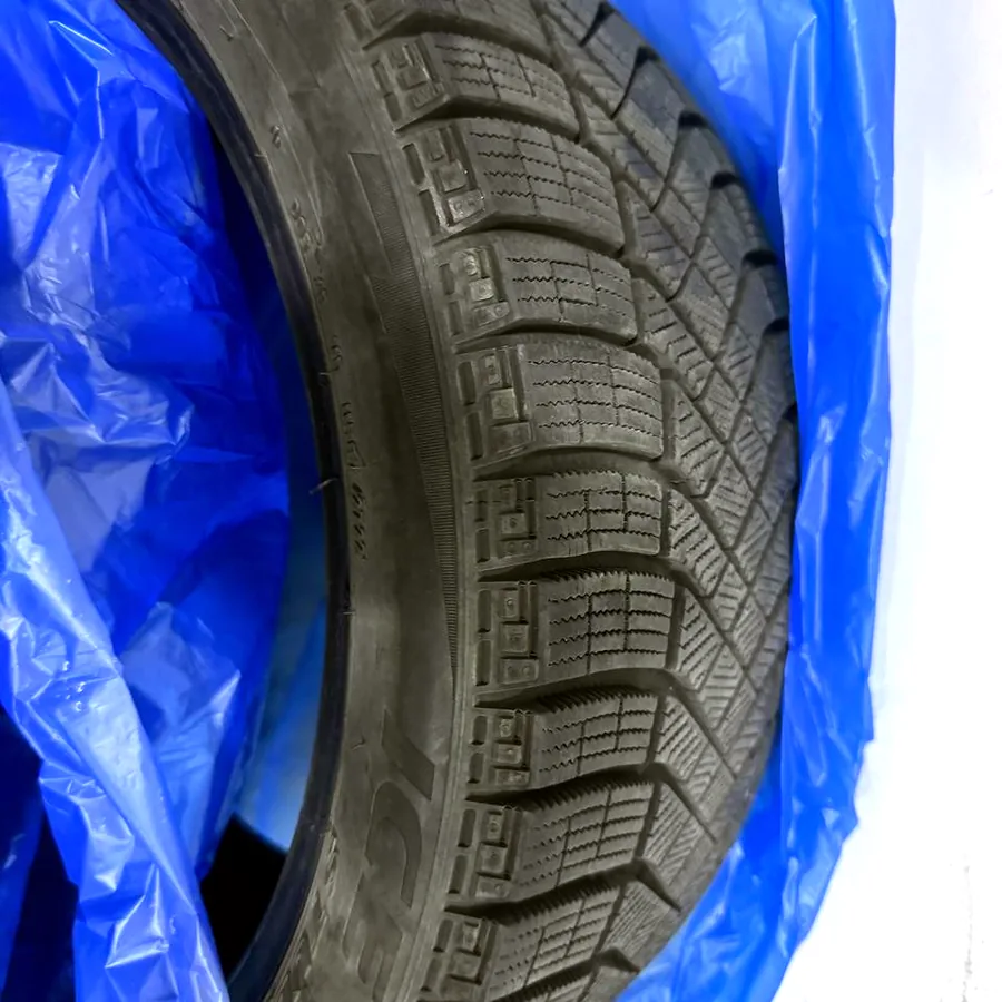 Зимние шины Pirelli Ice Zero FR 245/40 R18, комплект 4 шт