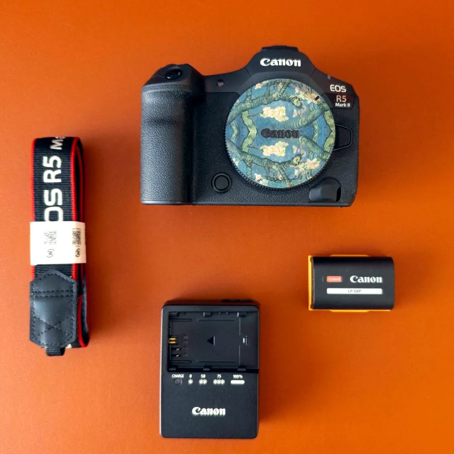 Canon EOS R5 Mark II, пробег менее 2000 кадров