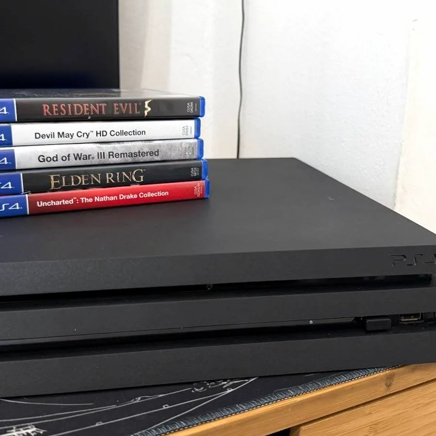PlayStation 4 Pro с 6 играми