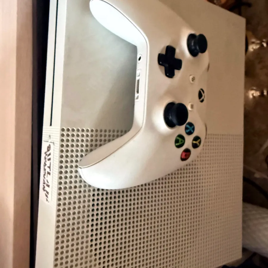 Xbox One 500 ГБ, отличное состояние