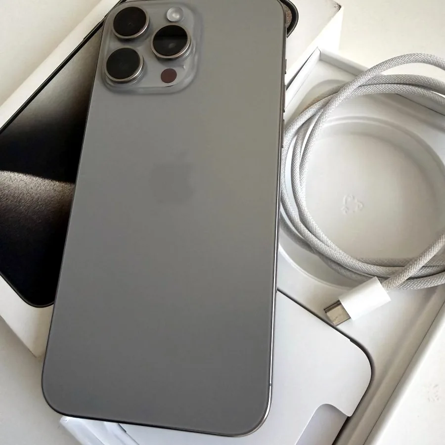 iPhone 15 Pro Max 256 GB, состояние отличное
