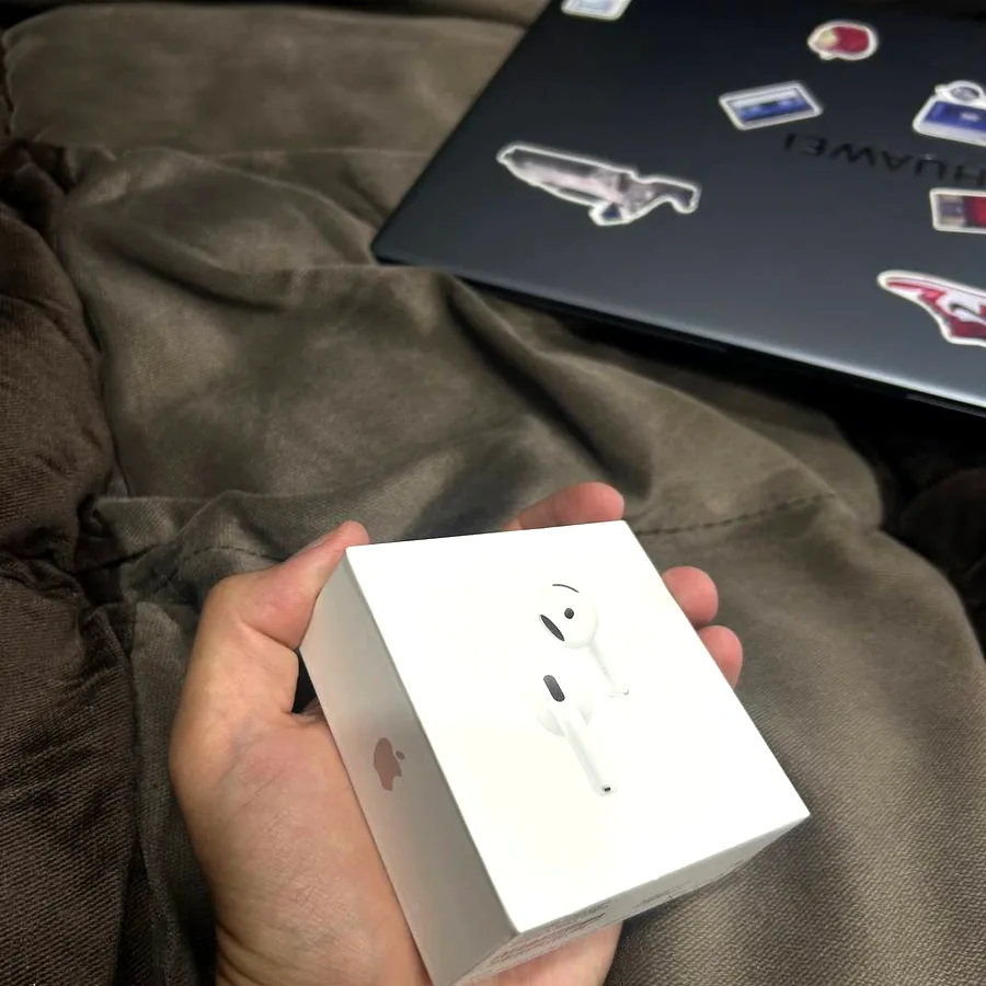 Apple AirPods 4 с активным шумодавом, отличное состояние