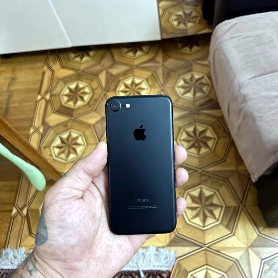 iPhone 7, состояние хорошее, батарея 87%