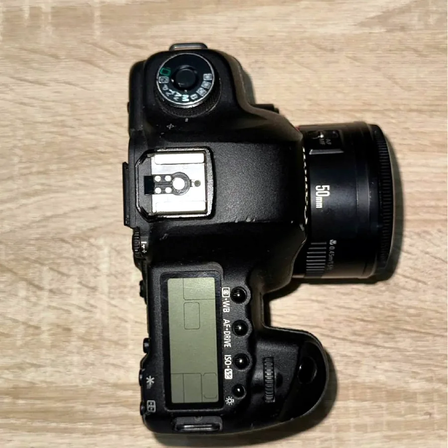 Canon 5D Mark II с объективом 50mm