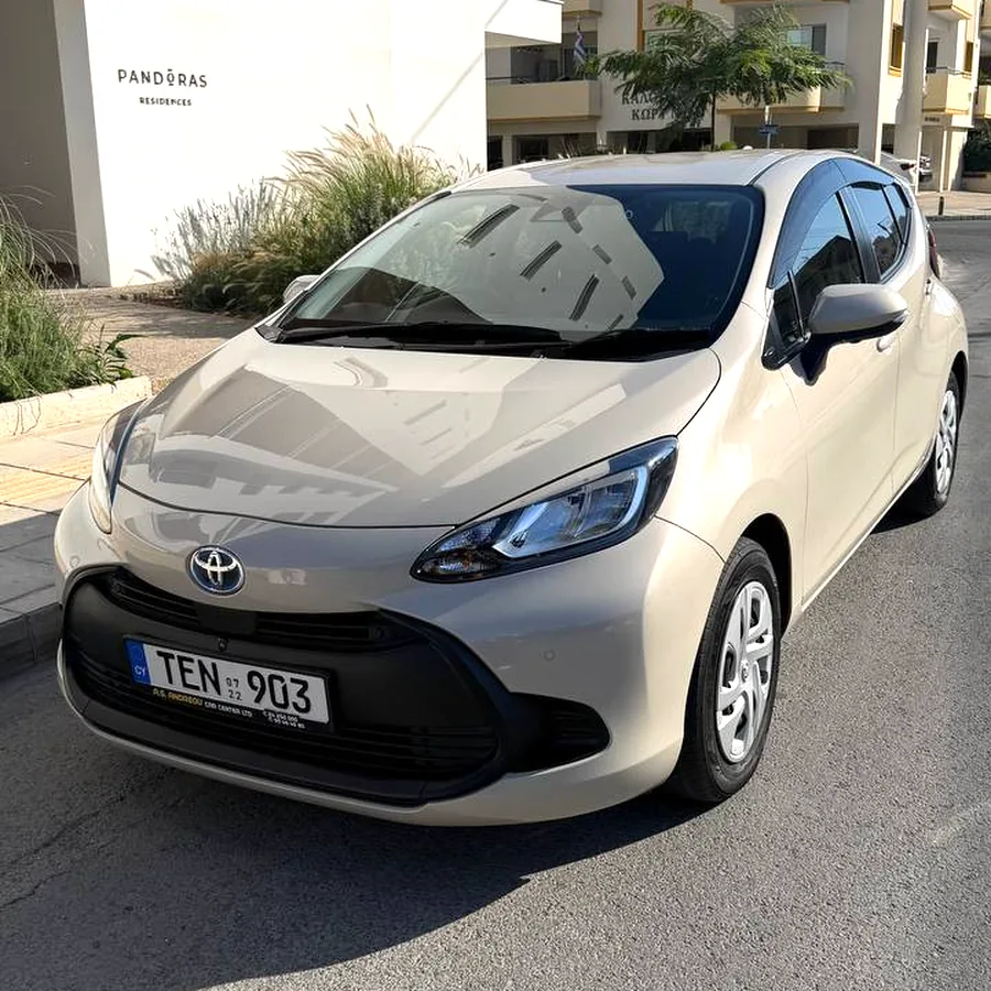 Toyota Aqua 2022, гибрид, пробег 30 000 км