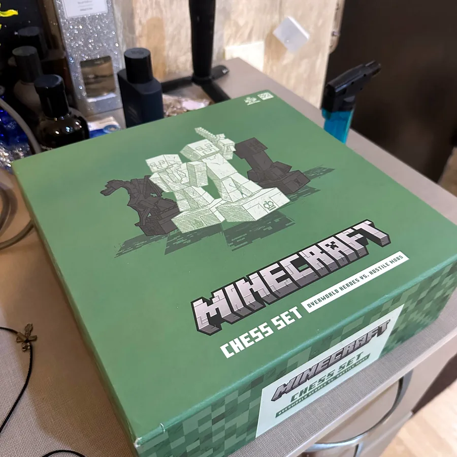 Шахматы Minecraft с пиксельным дизайном