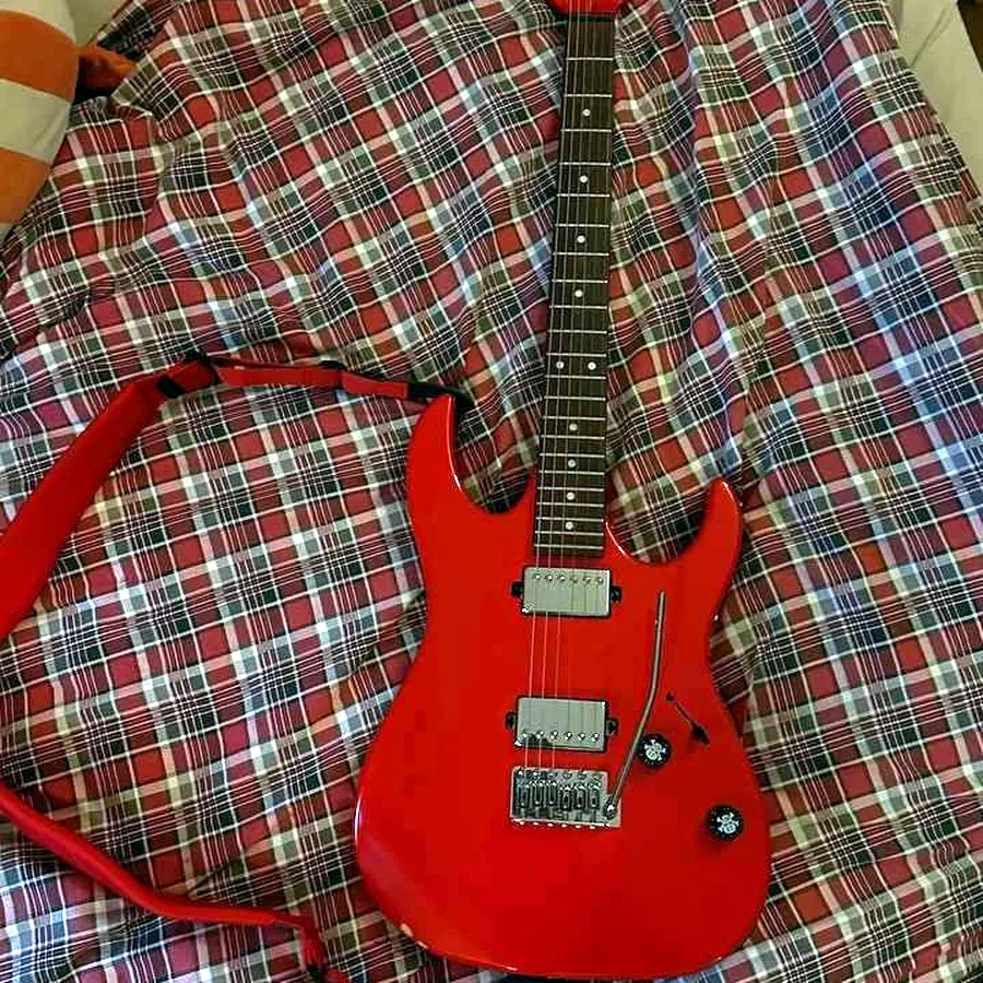 Электрогитара Ibanez Gio с аксессуарами