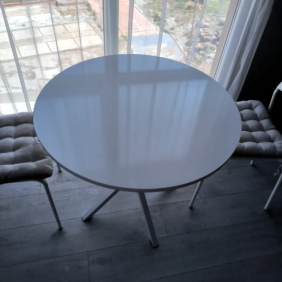 Круглый стол белый, диаметр 80 см