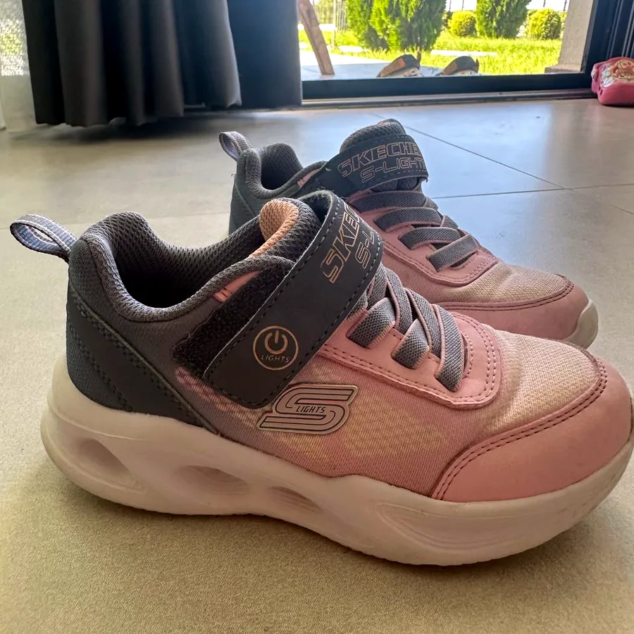 Кроссовки Skechers, размер 27