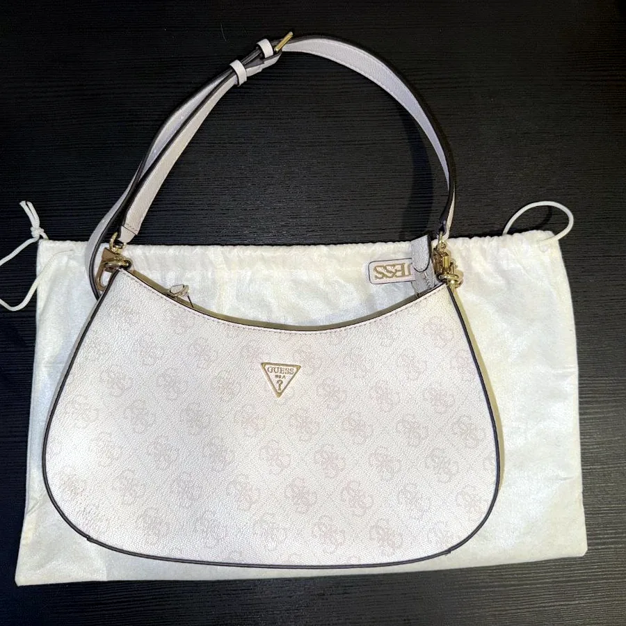 Сумка женская GUESS, состояние хорошее