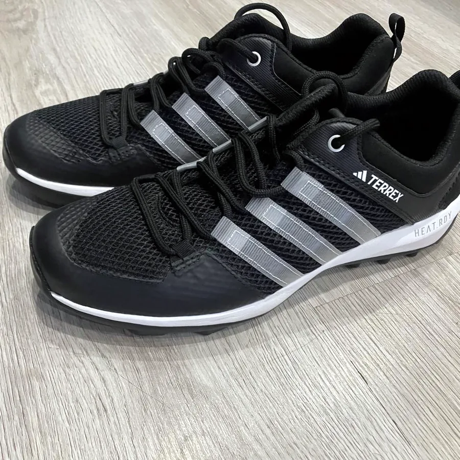 Кроссовки Adidas Terex, размер 40.5, почти новые