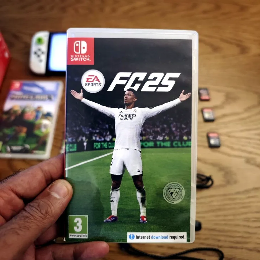 Nintendo Switch OLED с 6 играми и аксессуарами