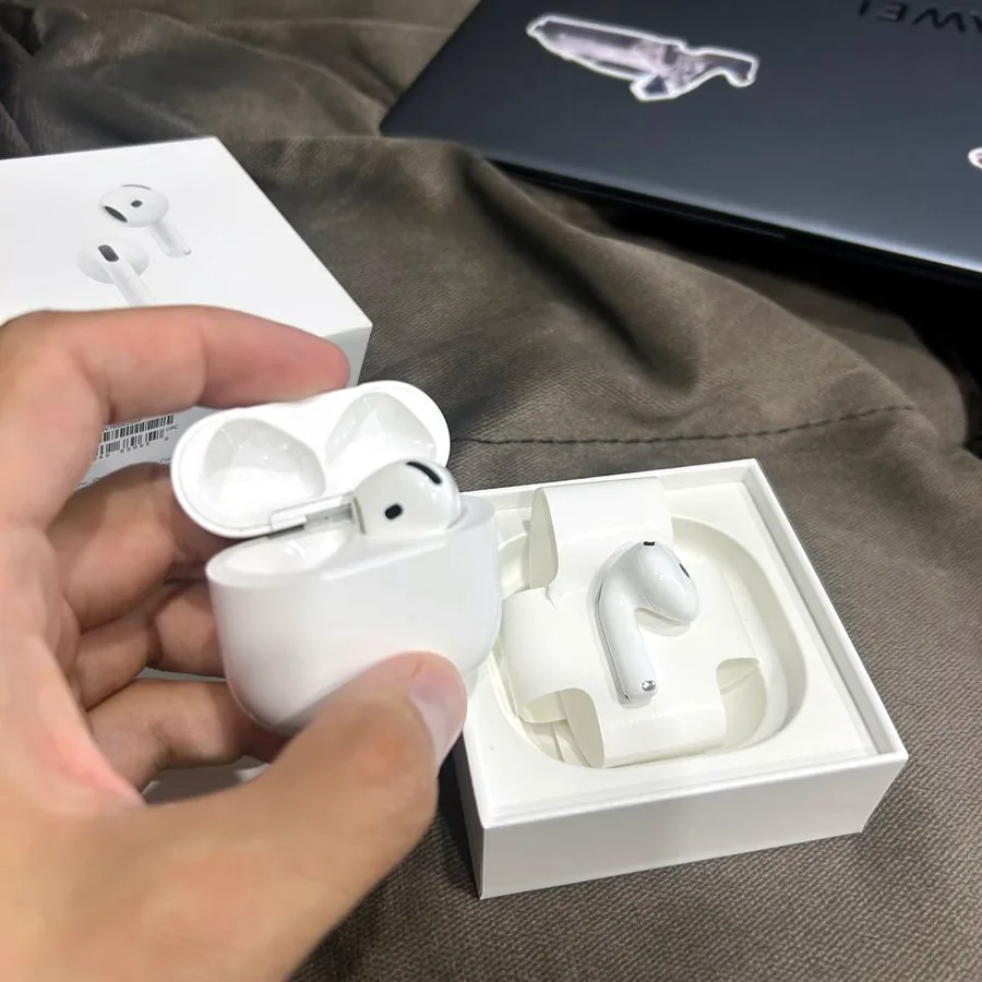 Apple AirPods 4 с активным шумодавом, отличное состояние