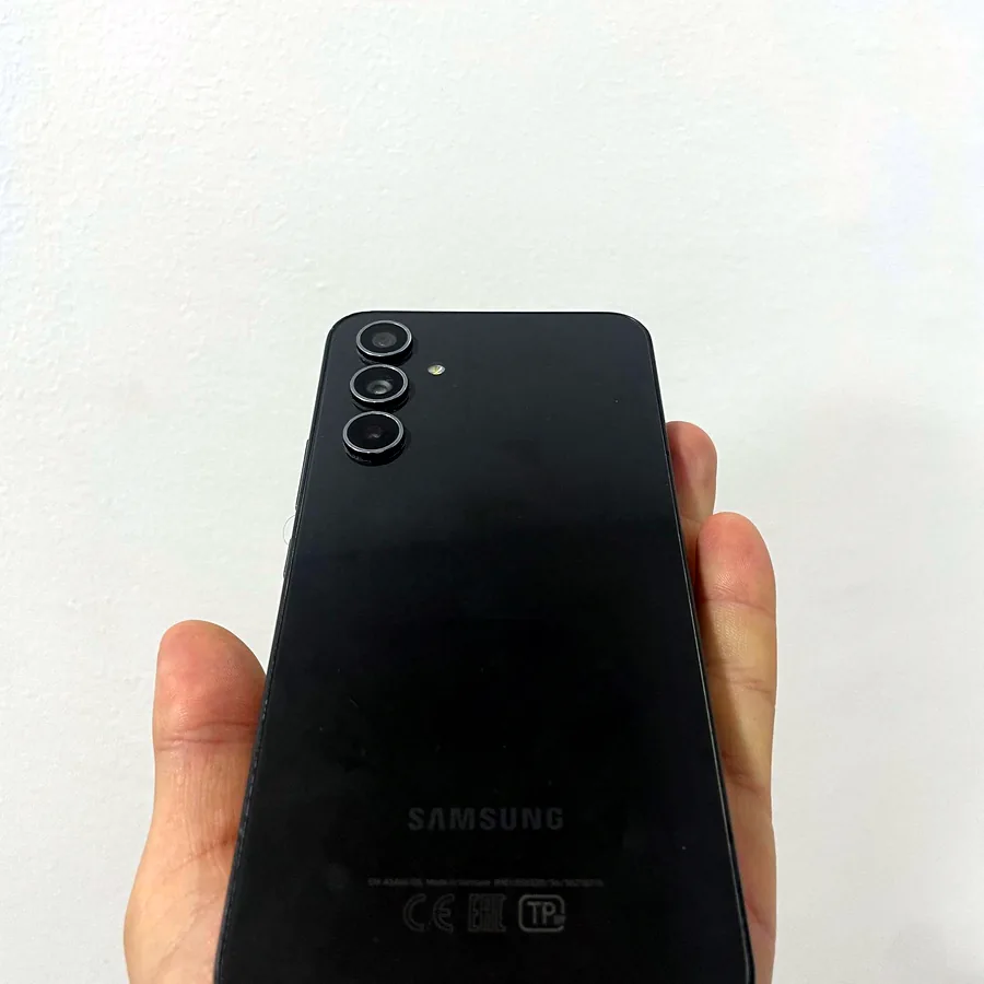 Samsung Galaxy A54 5G, полоса на экране