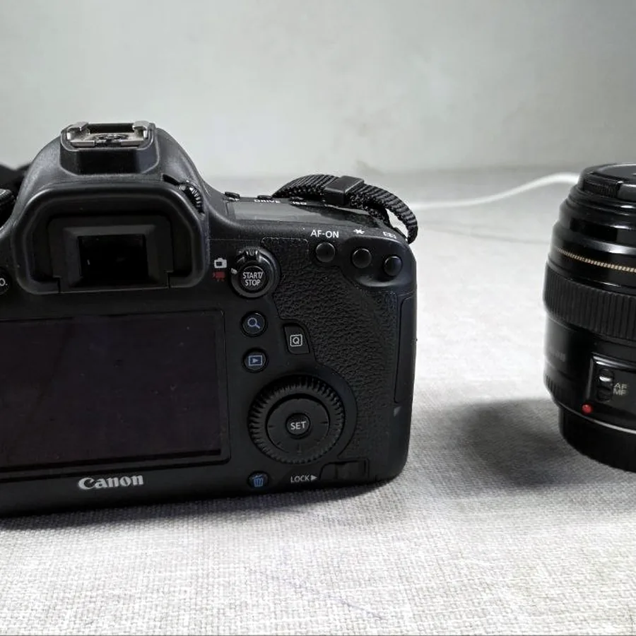 Фотоаппарат Canon EOS 6D с объективом 85 мм