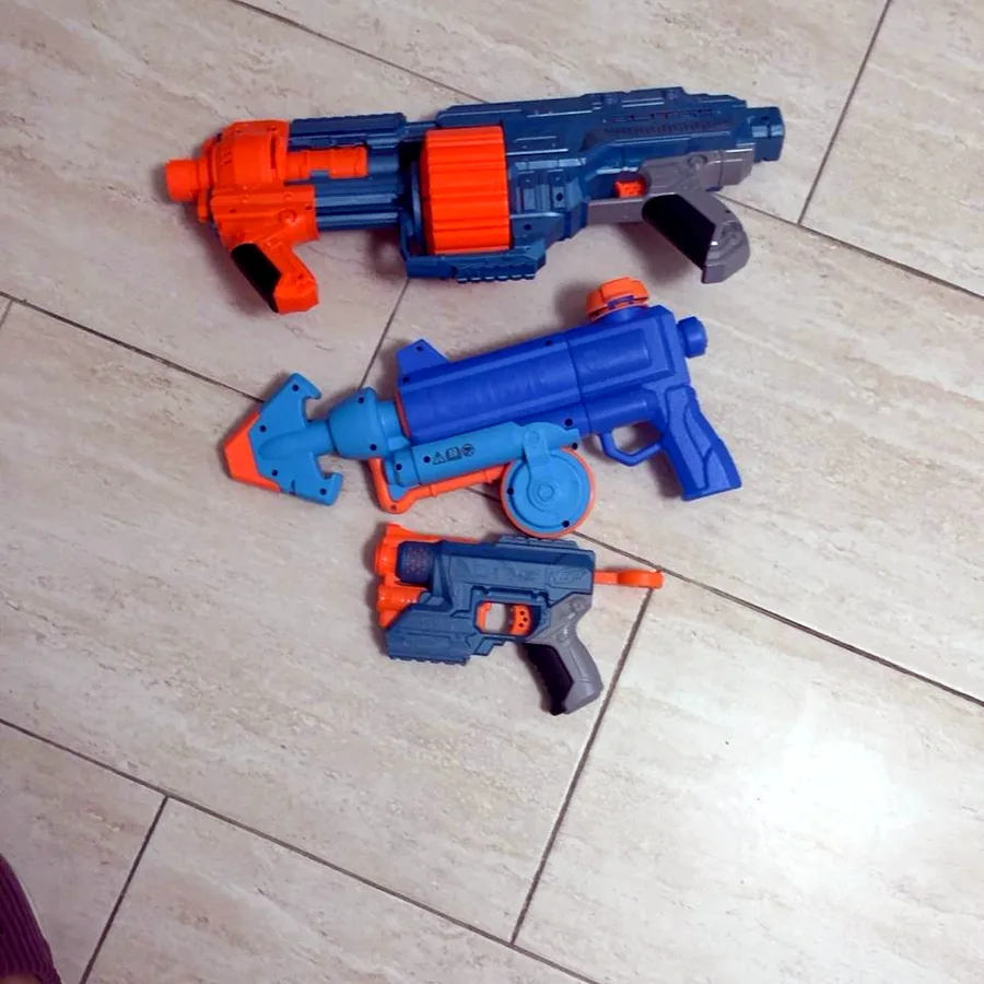 3 Nerf-бластера с патронами